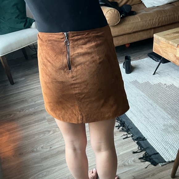 BLANK NYC - Suede Mini Skirt - Picture 4 of 4